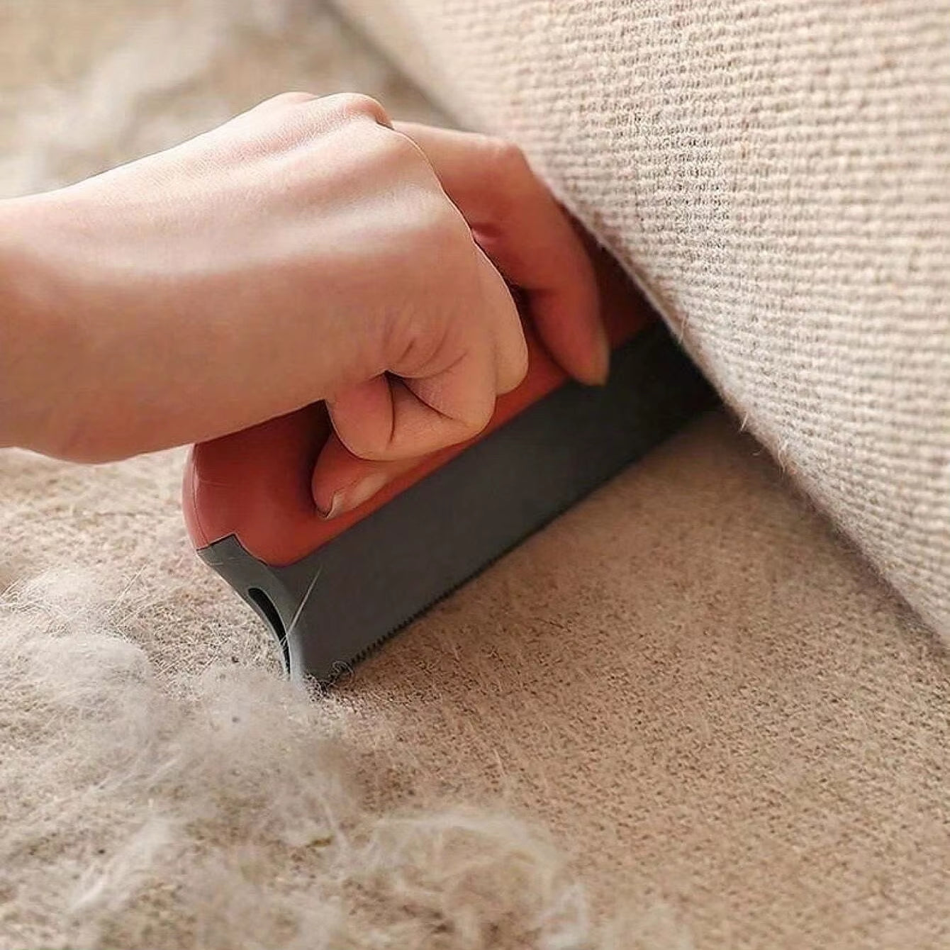 Professional Pet Hair Removal Brush for Cats and Dogs - Gentle Wool Shaver and Fur Cleaner for a Pristine Home